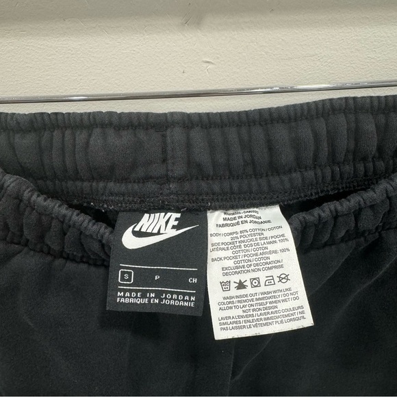 Nike Club Men’s Graphic Shorts Black Small Large Swoosh - Picture 4 of 7